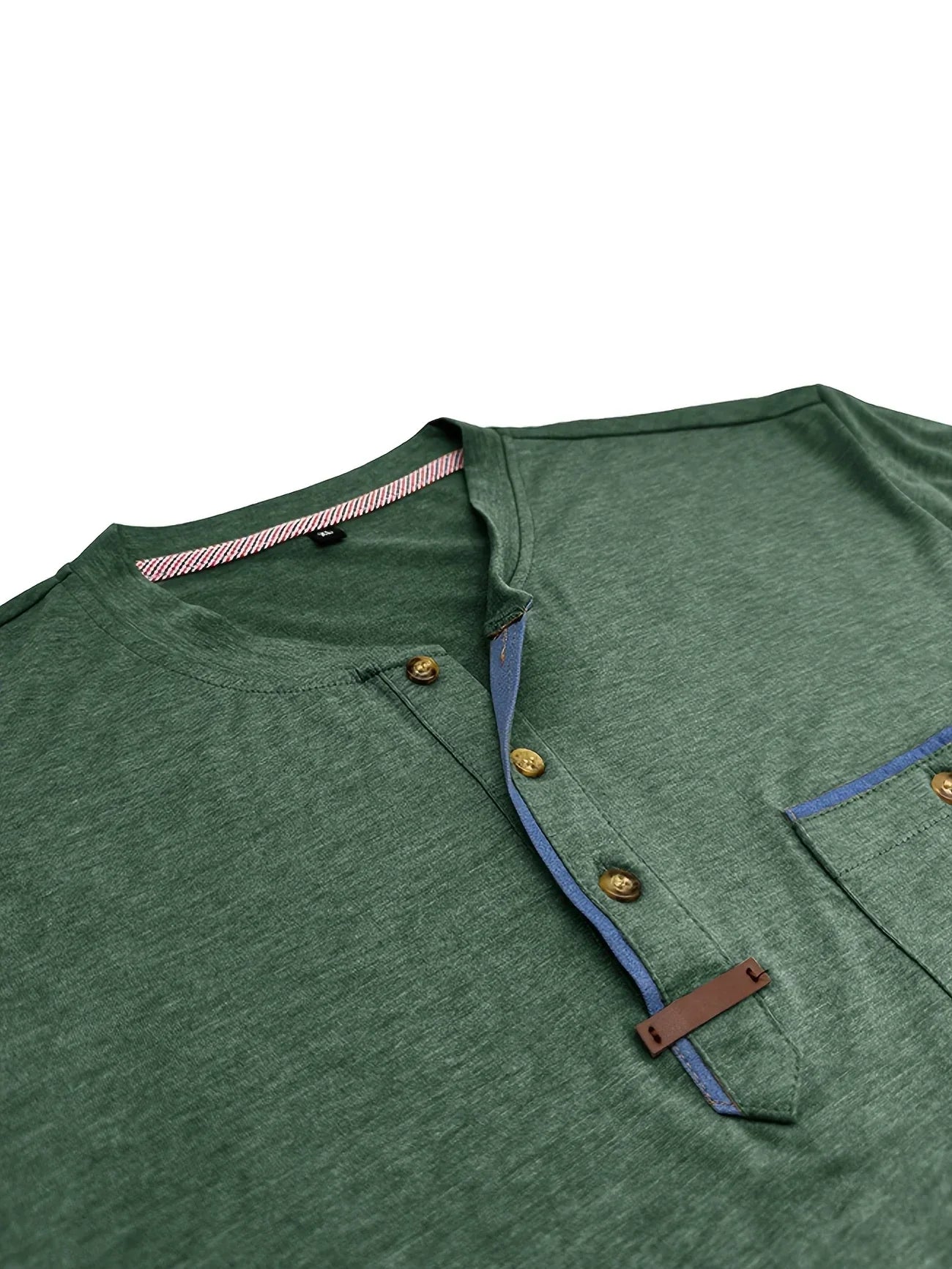 Magnus - Elegant T-skjorte med rund hals og lomme